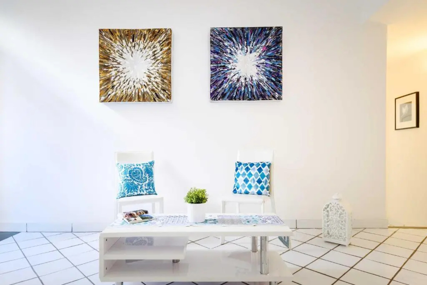 Paper Apartment with Pool