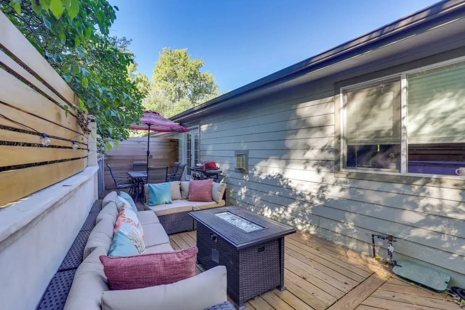 Near Red Rocks: Golden Getaway w/ Deck!