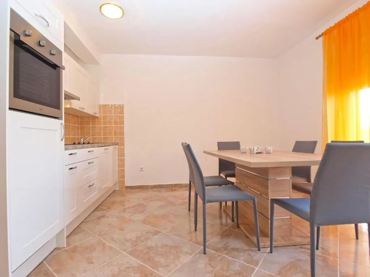 Apartments Antun 1237