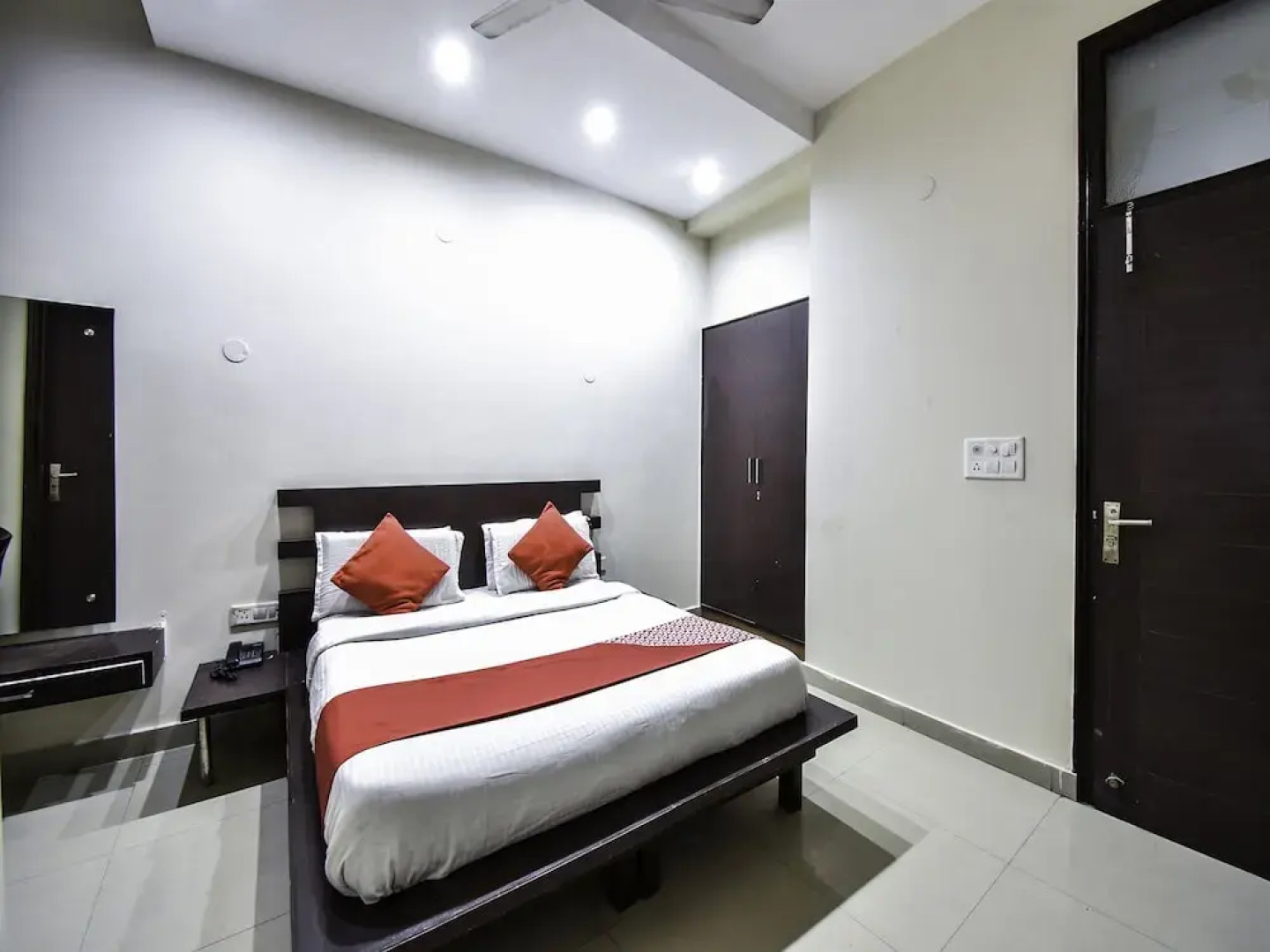 OYO 2615 Hotel Lords