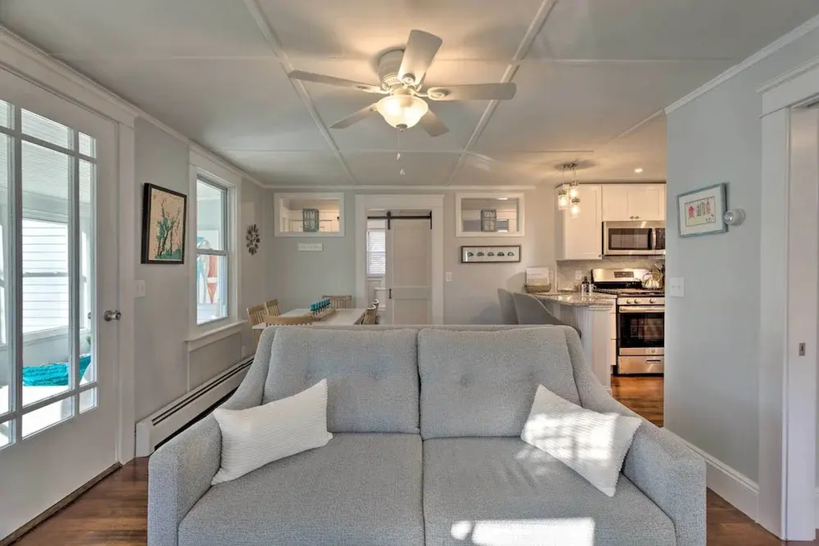 Cozy Coastal Cottage: 5 Mi to Narragansett Beach!