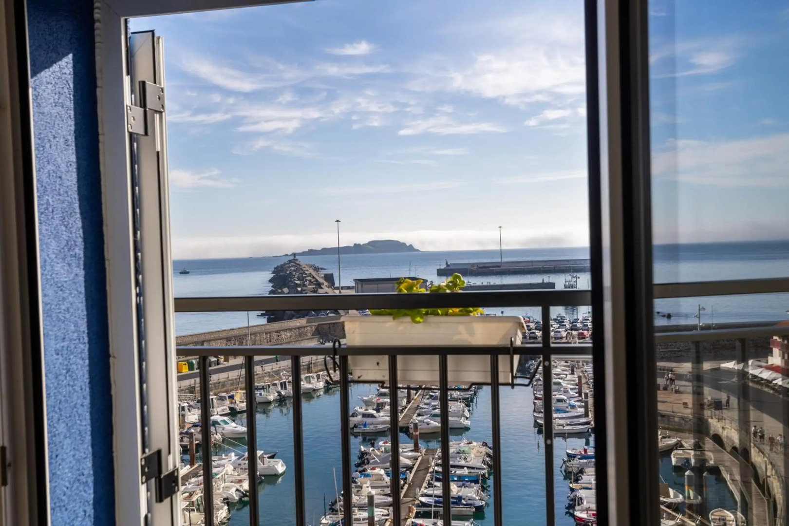 Torrontero con vistas al mar