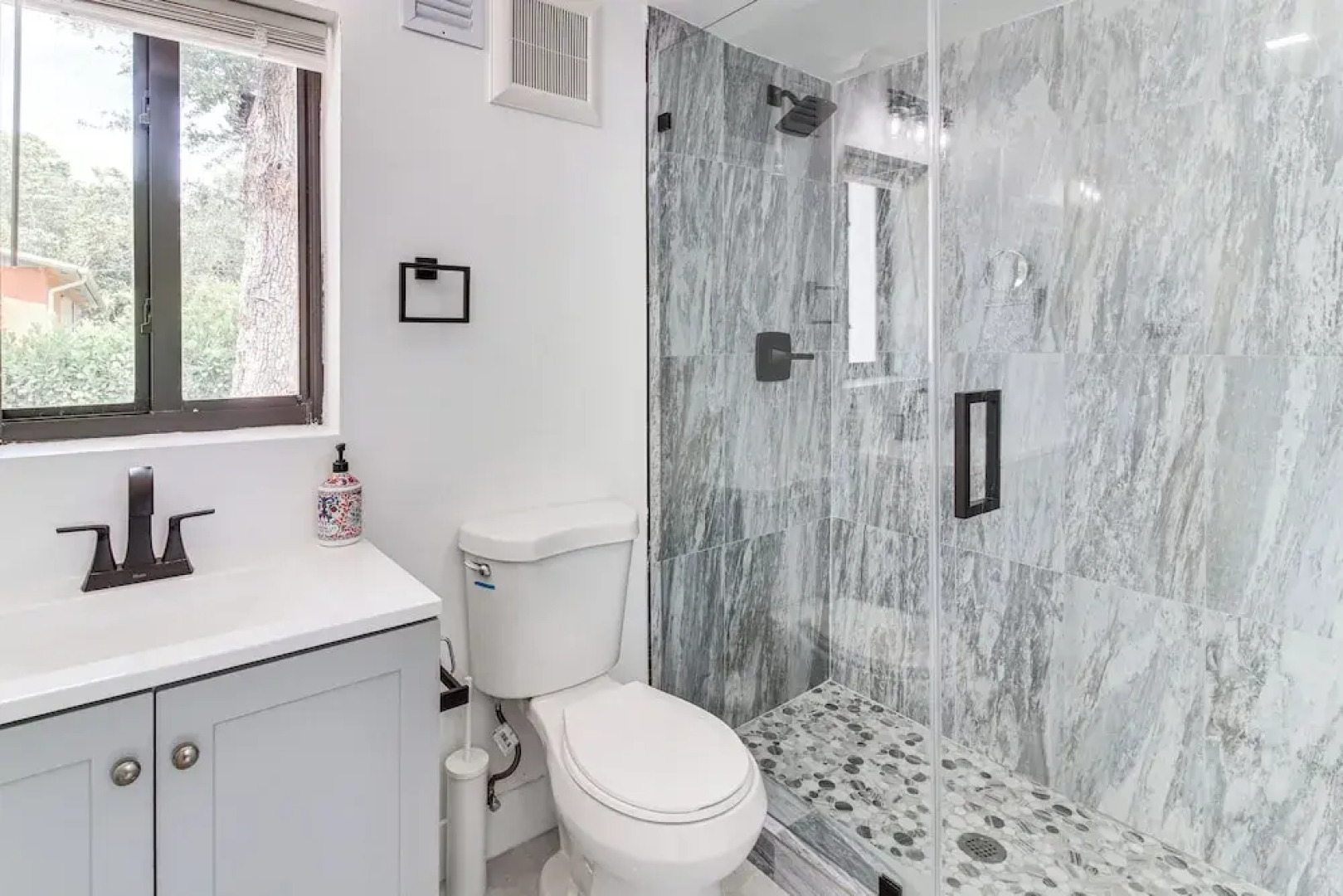 5 Mi to Beach: Group Getaway w/ Yard in Miami