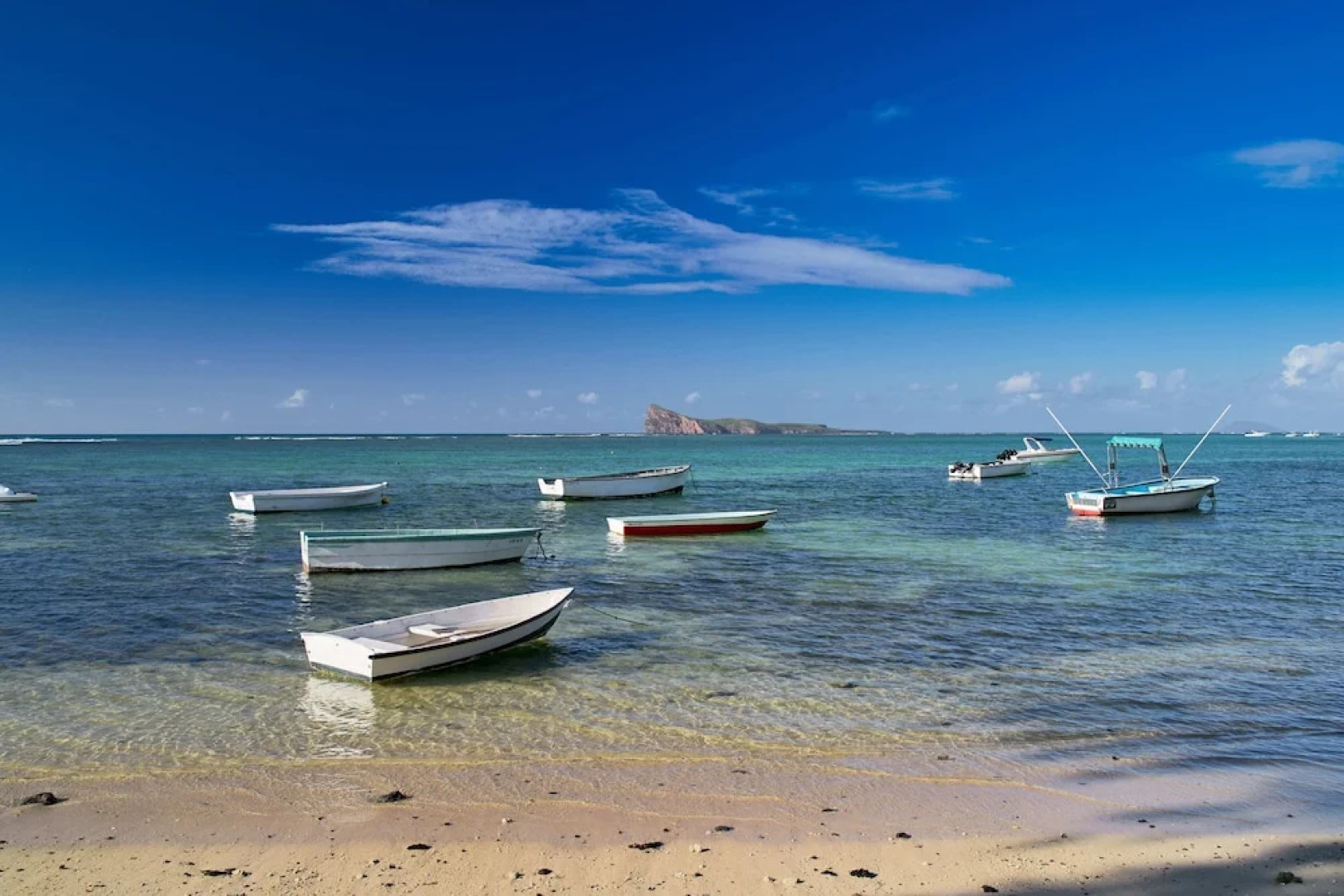 BurNas Beach & Apartments