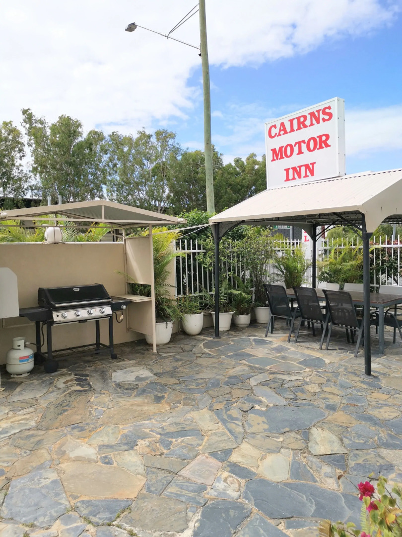 Cairns Motor Inn