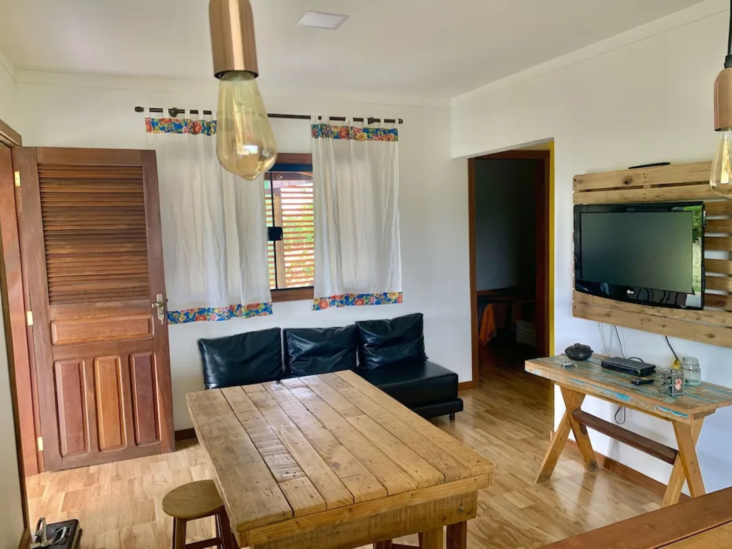 Charme e Aconchego - Casa para 10 pessoas com 3 quartos