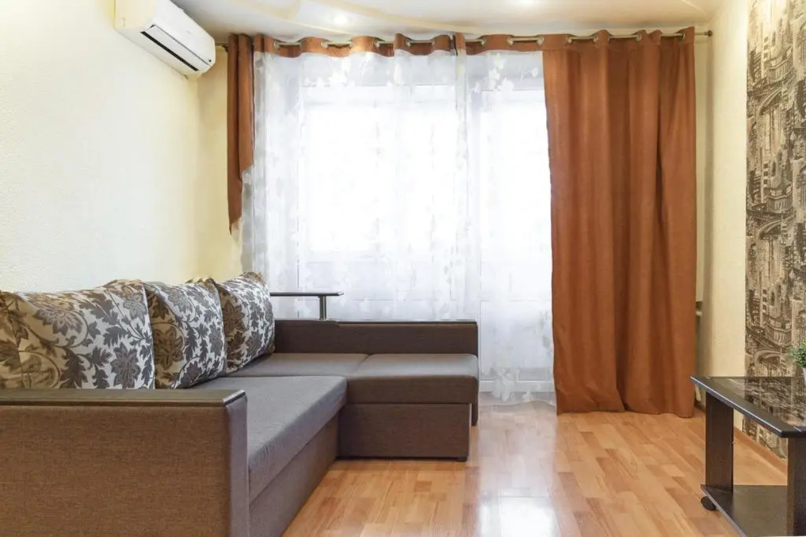 Luxury 3 Rooms Apartments in Center by Green House