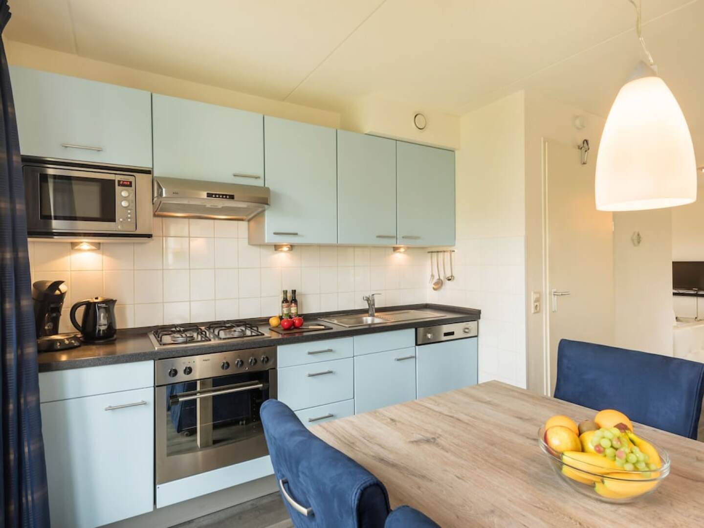 Restyled villa with soundbar 500m. from the beach