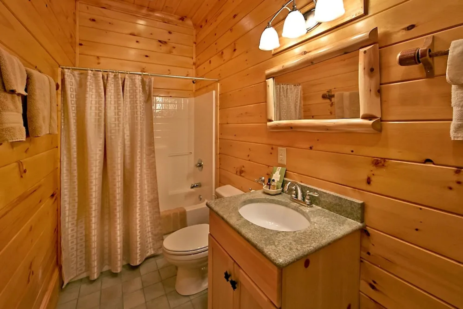 Birds Creek Mansion 650 - Six Bedroom Cabin