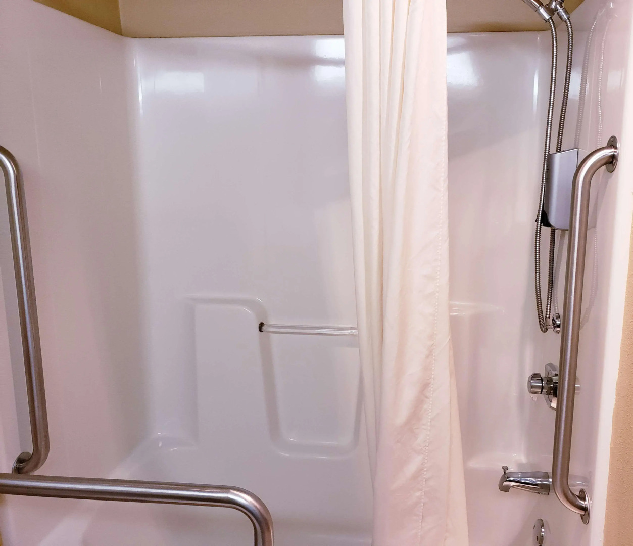 Отель Black River Falls