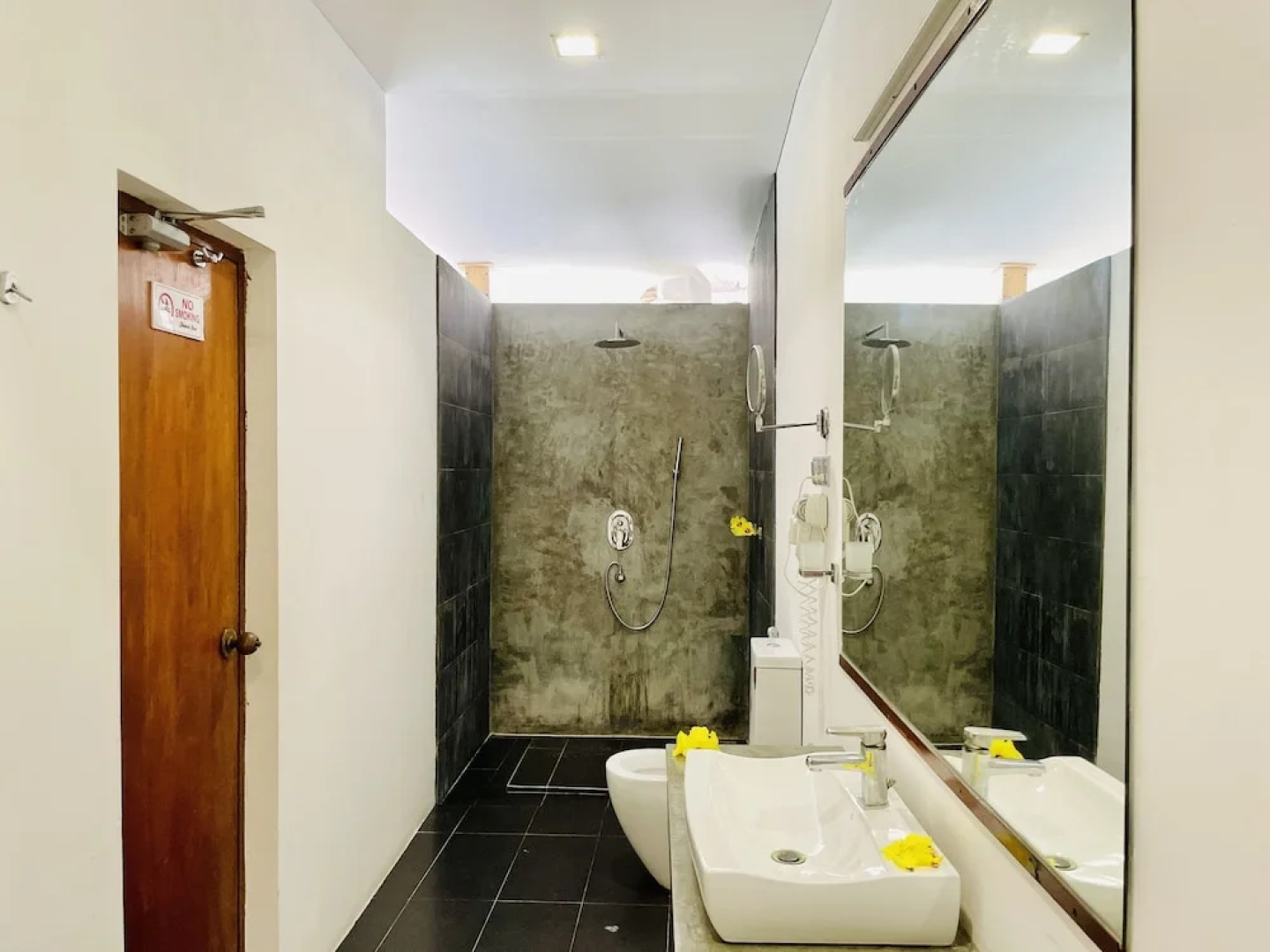 Madi Finolhu Guesthouse