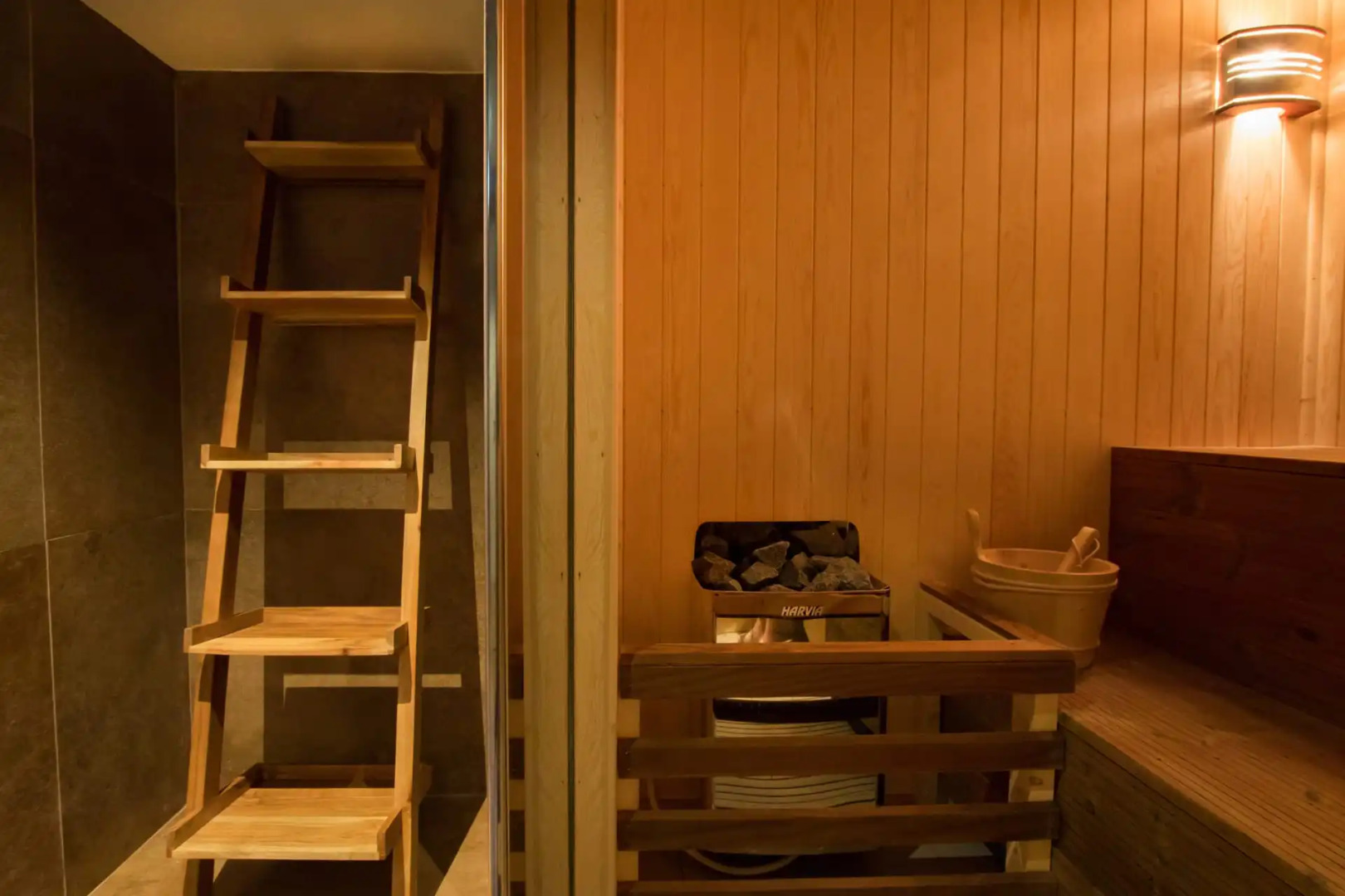 Parasol Luxury Hotel & Suites