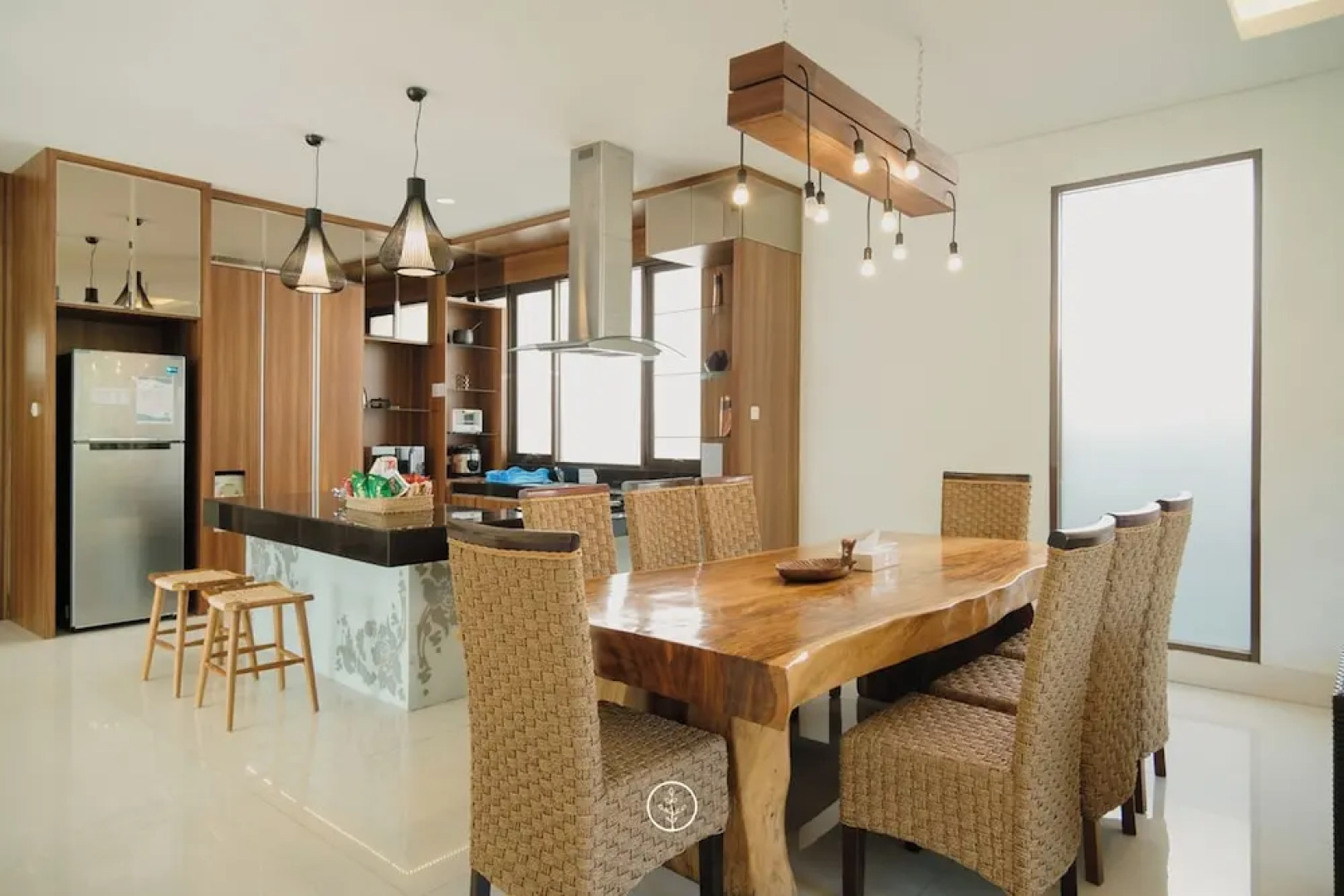 Narwastu hill 6BR villa with pool and movie room