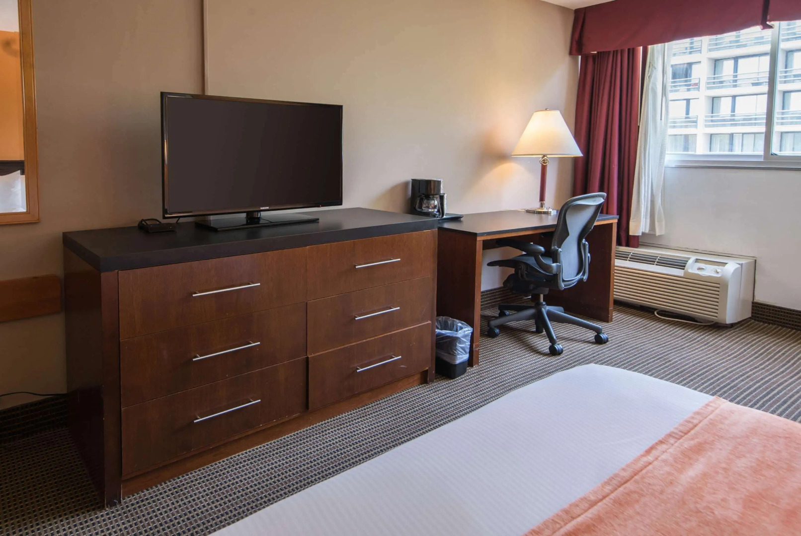 Howard Johnson by Wyndham Fullerton/Anaheim Conference Cntr