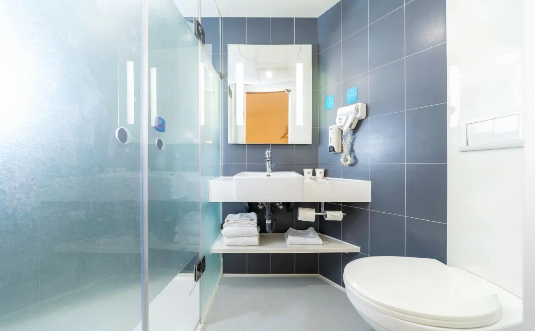 Hanting Hotel Shanghai Tangqiao Metro Station