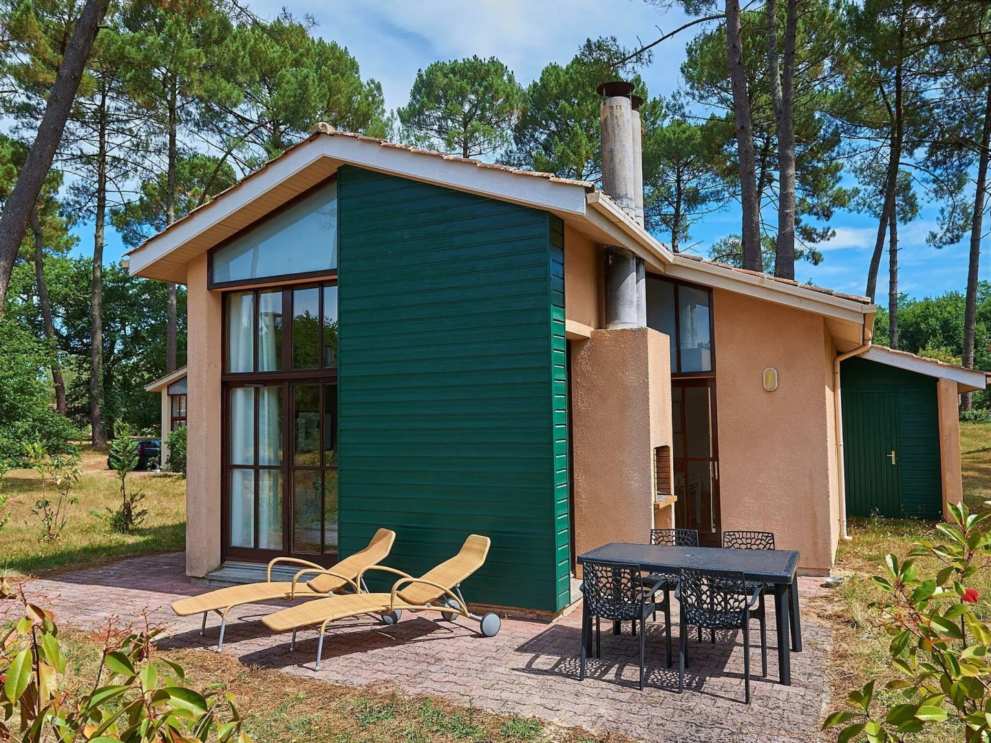 Luxurious detached villa in a nature reserve with a castle