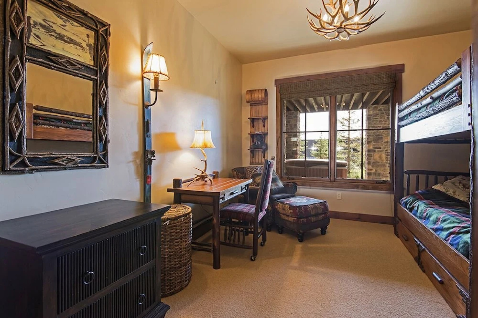 4BR Luxury Ranch Cabin by RedAwning