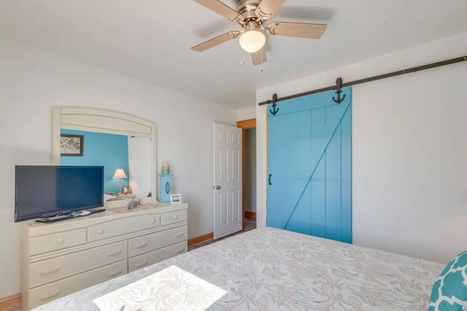 Coastal Home w/ Deck & Outdoor Shower