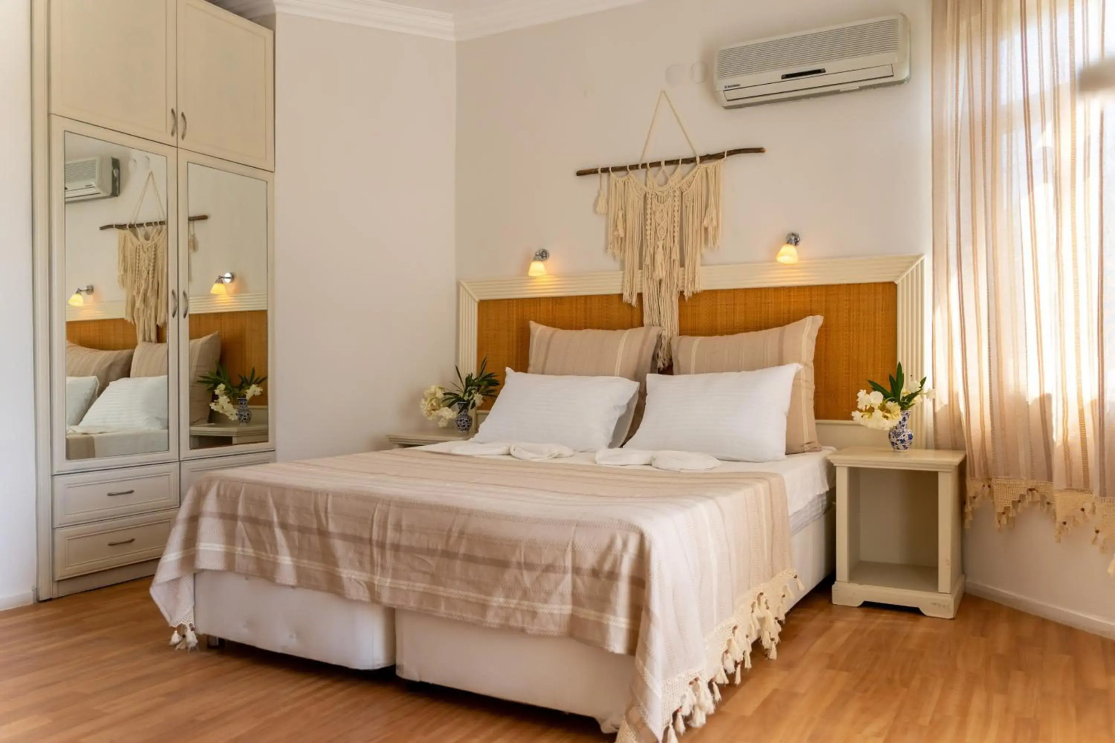 Chillos Beach Hotel & Lounge