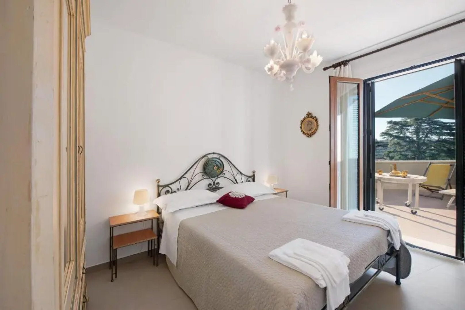 Valeria 3- Arenzanohost