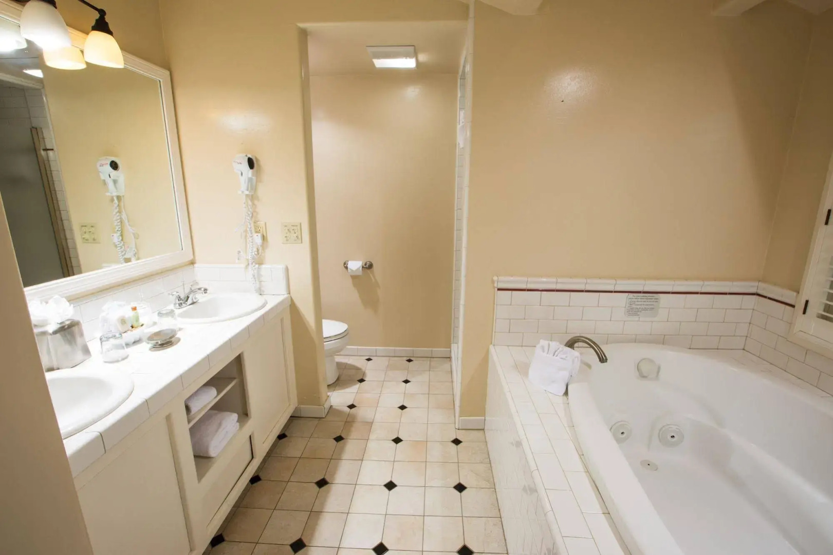 Carmel River Inn & Cottages