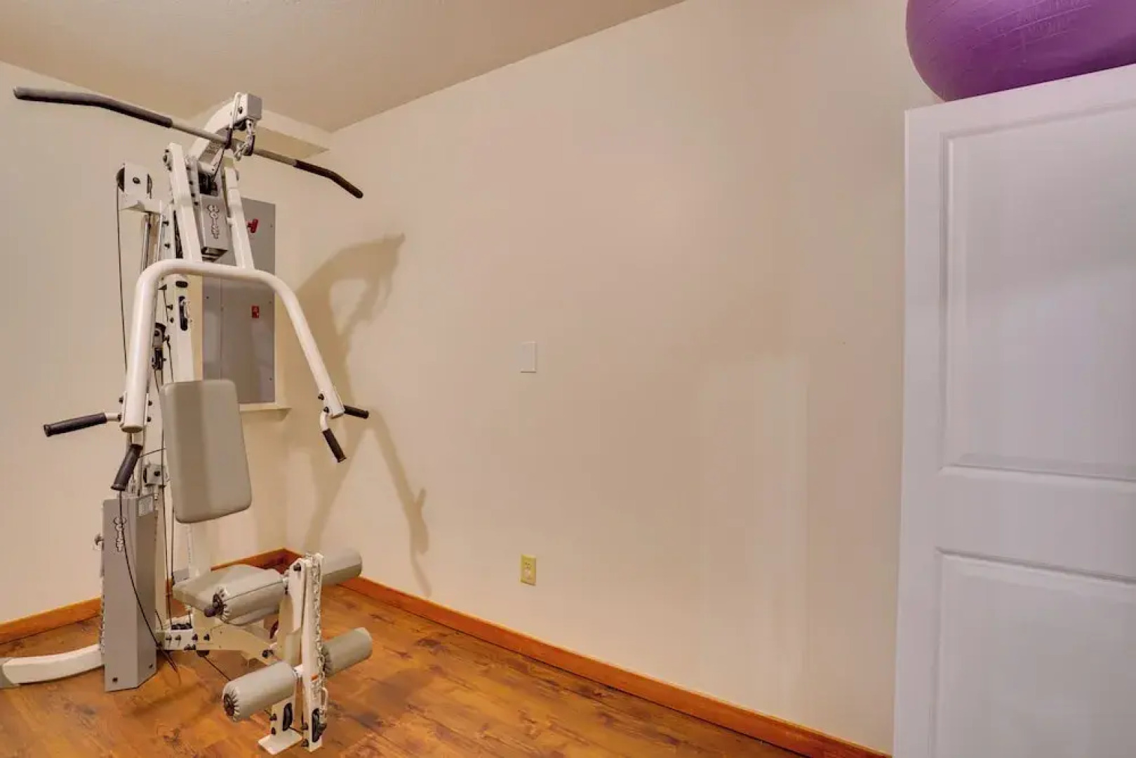 Expansive Retreat on 5 Acres in Shakopee!