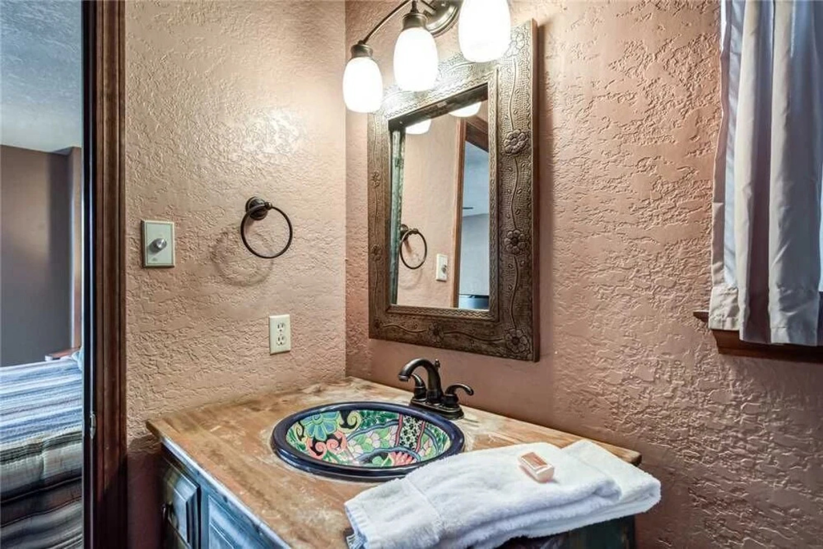 2 Sisters Mountain Home - Three Bedroom Cabin with Hot Tub