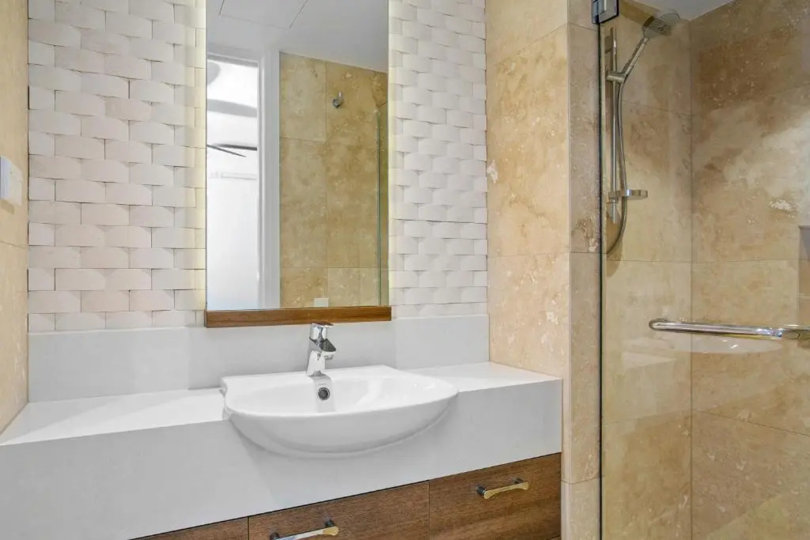 Beachfront Luxury, Hastings Street