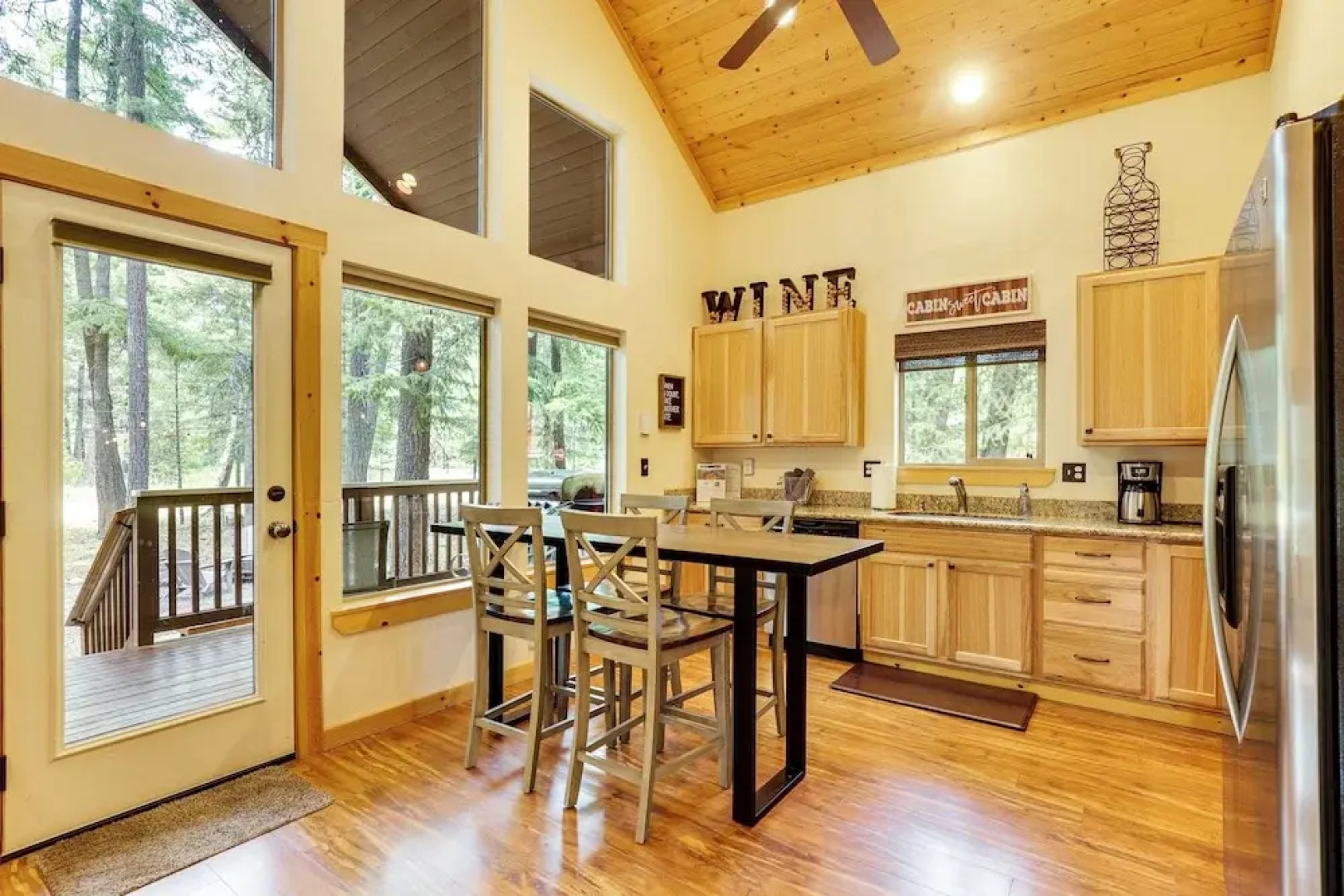 Hot Tub & Game Room: Ronald Retreat 2 Mi to Lake!