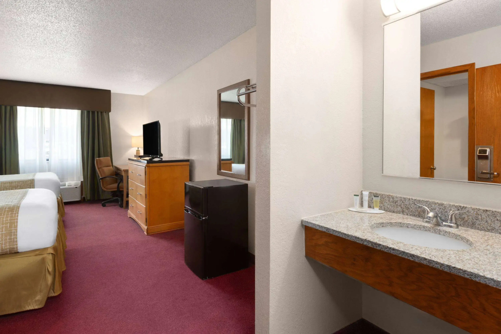 Travelodge by Wyndham Redwood Falls