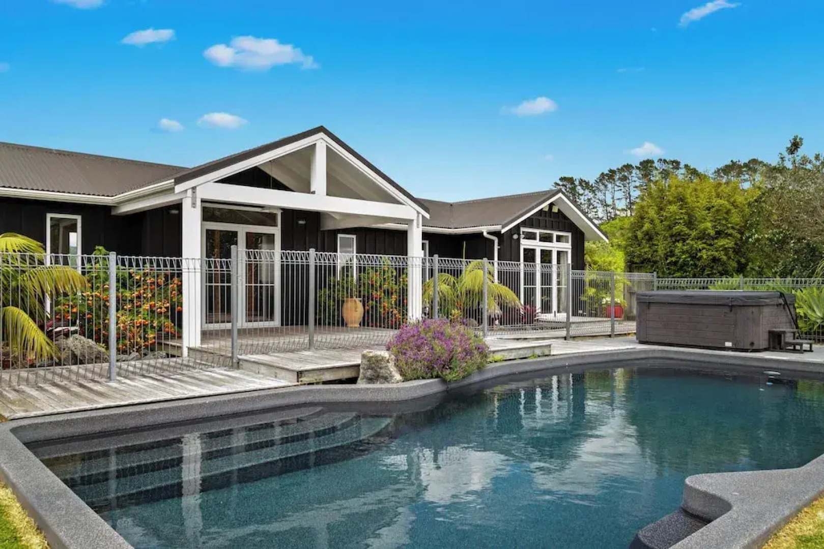 Woodhouse Mountain Lodge