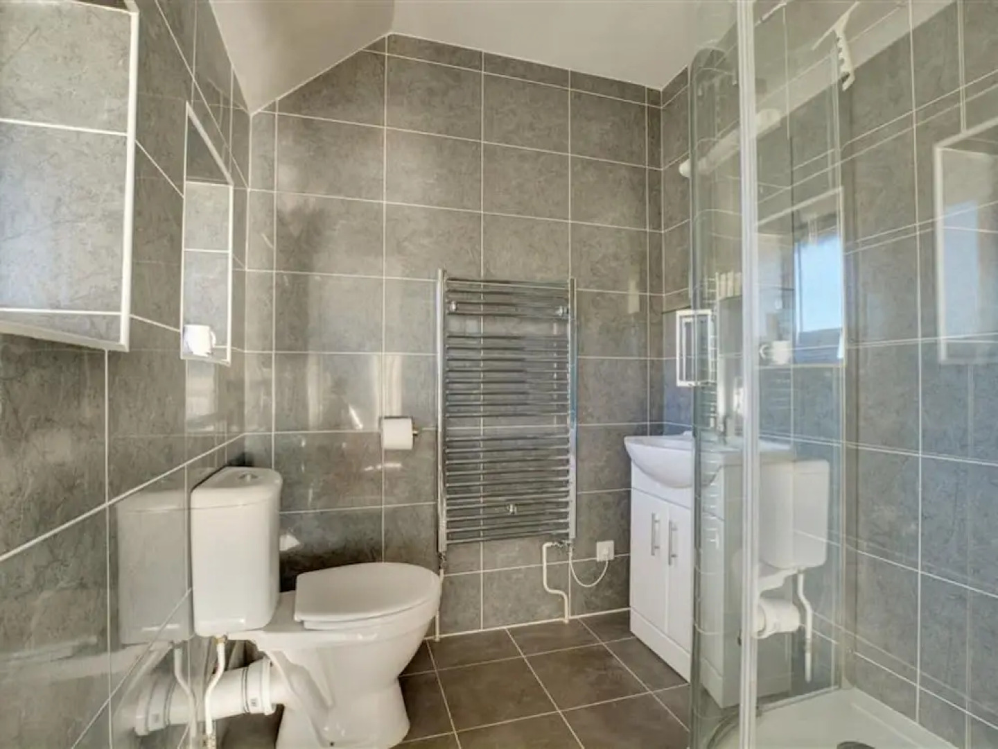 Detached Holiday Home With Garden and Unhindered View of Beautiful Nature and sea