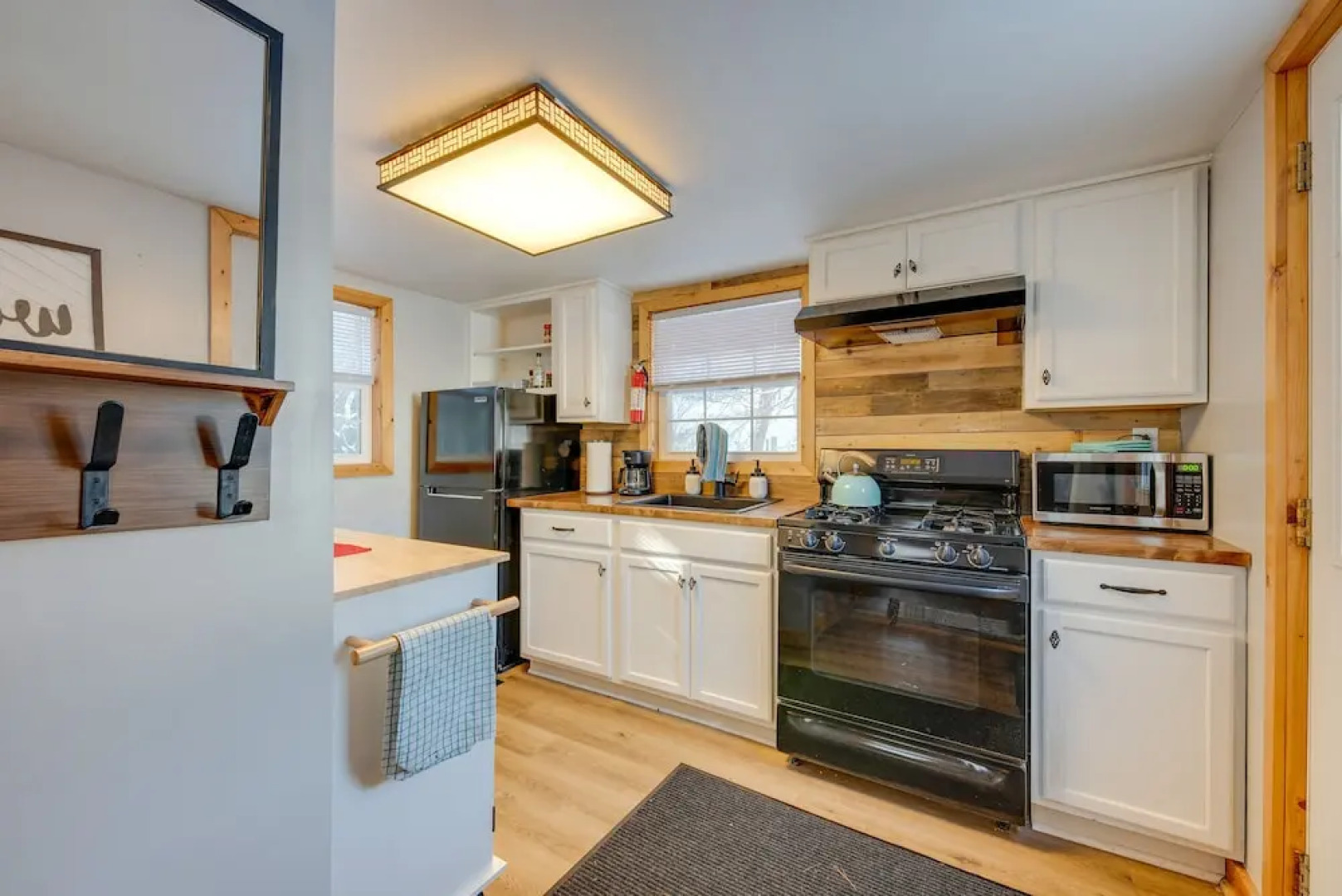 7 Mi to Jack Frost Ski Area: Cozy Blakeslee Cabin!