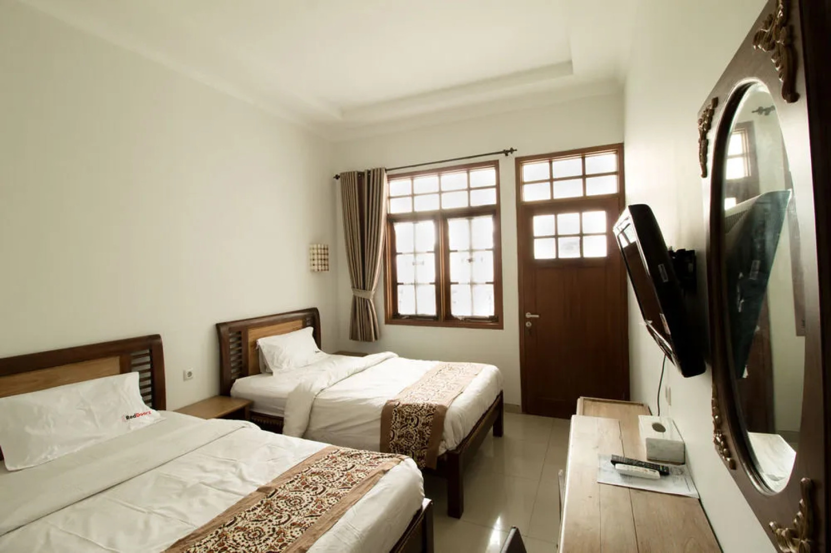 RedDoorz @ Burangrang