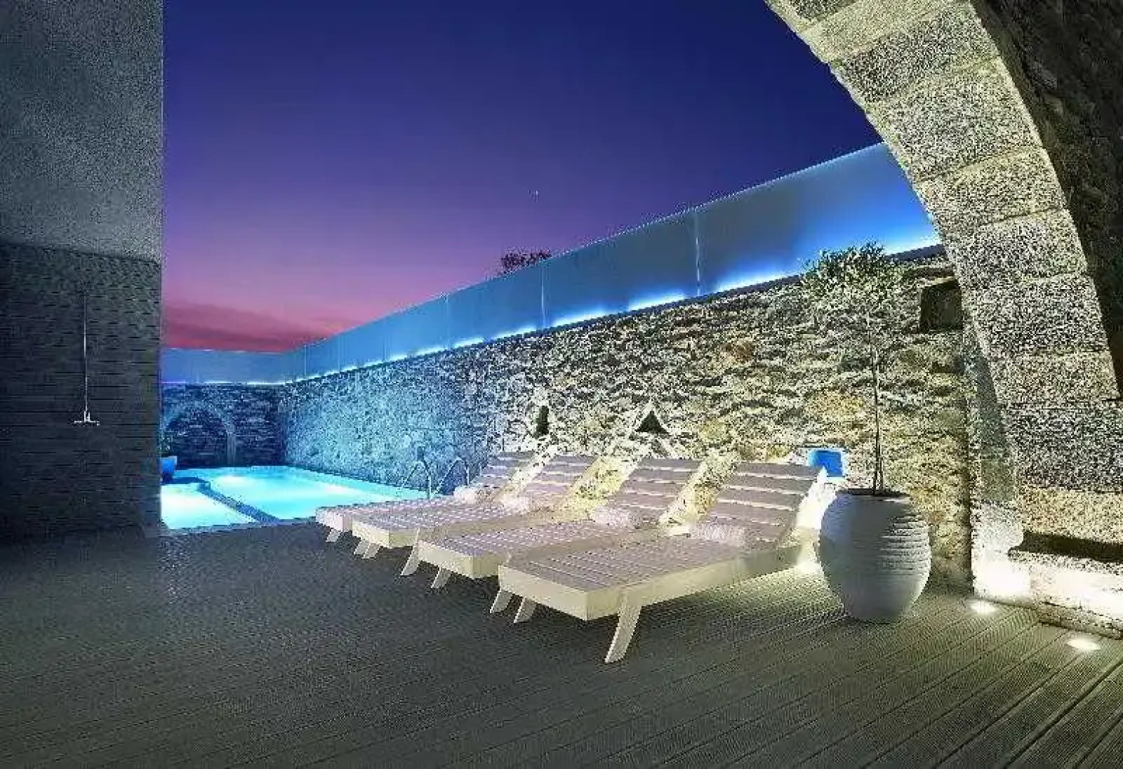 Отель Mistral Bay