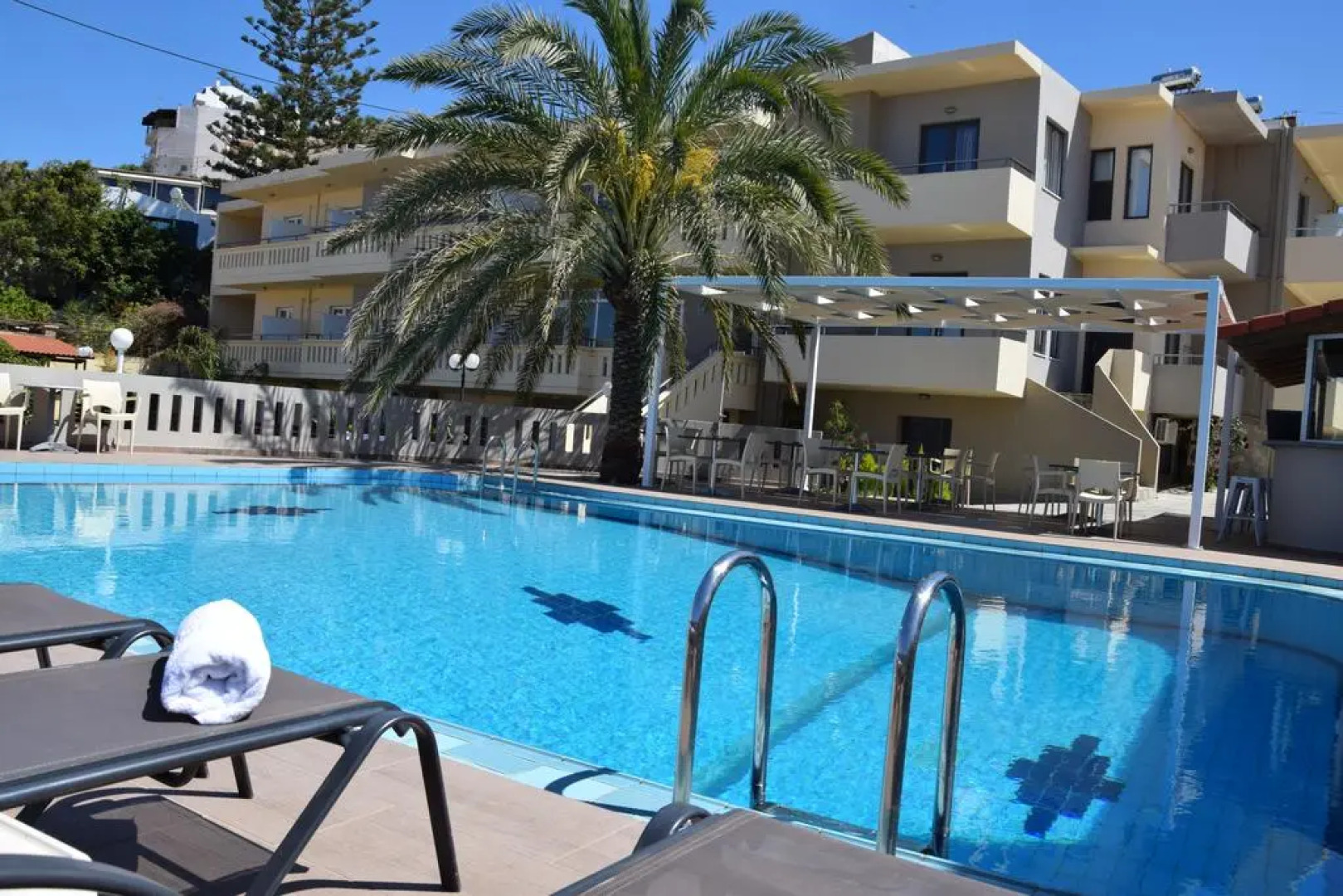 Amaryllis Hotel Apartments