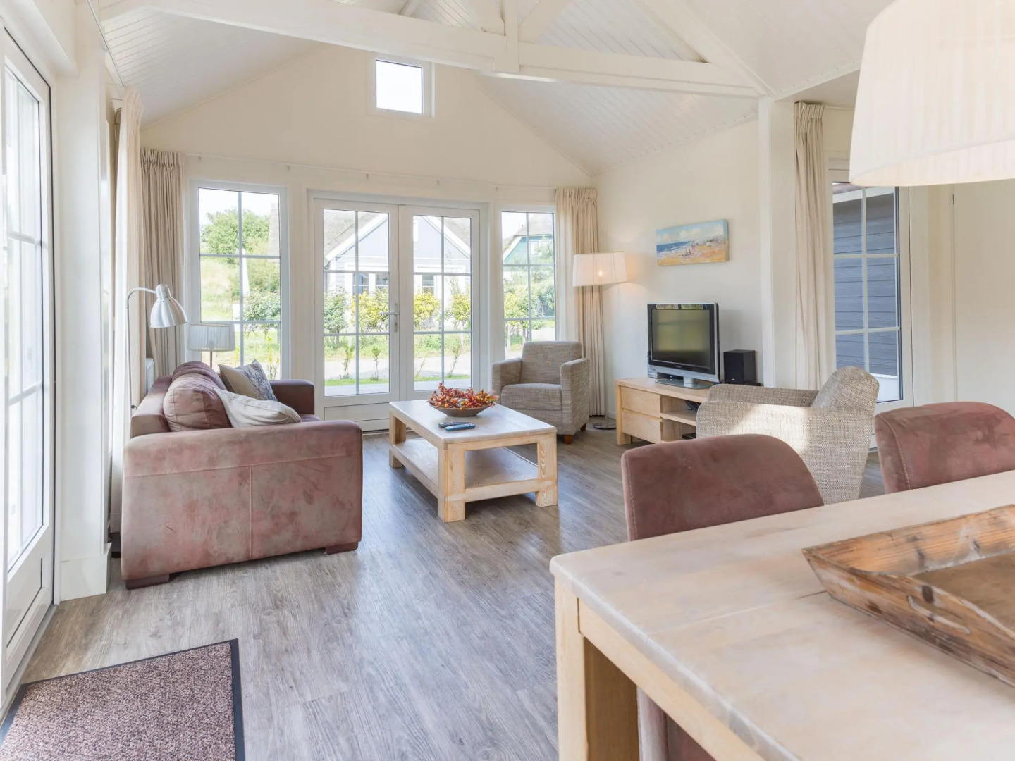 Luxurious, 2 Bathroom Holiday Home, 1,5 km From the Beach