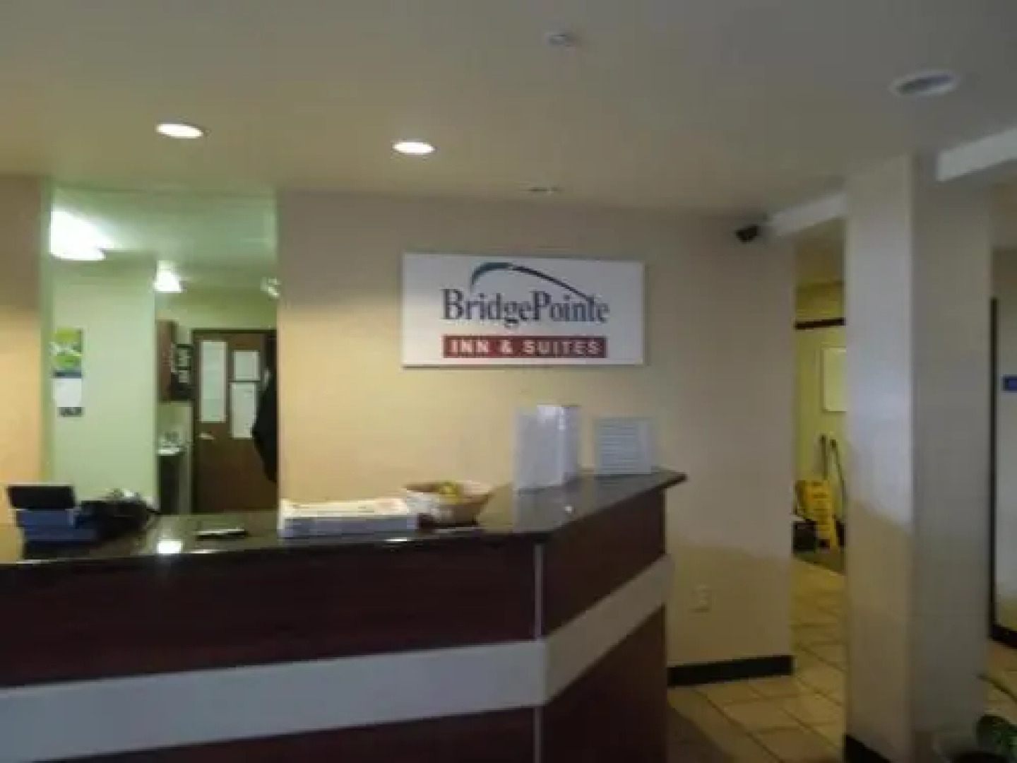 Bridgepointe Inn & Suites