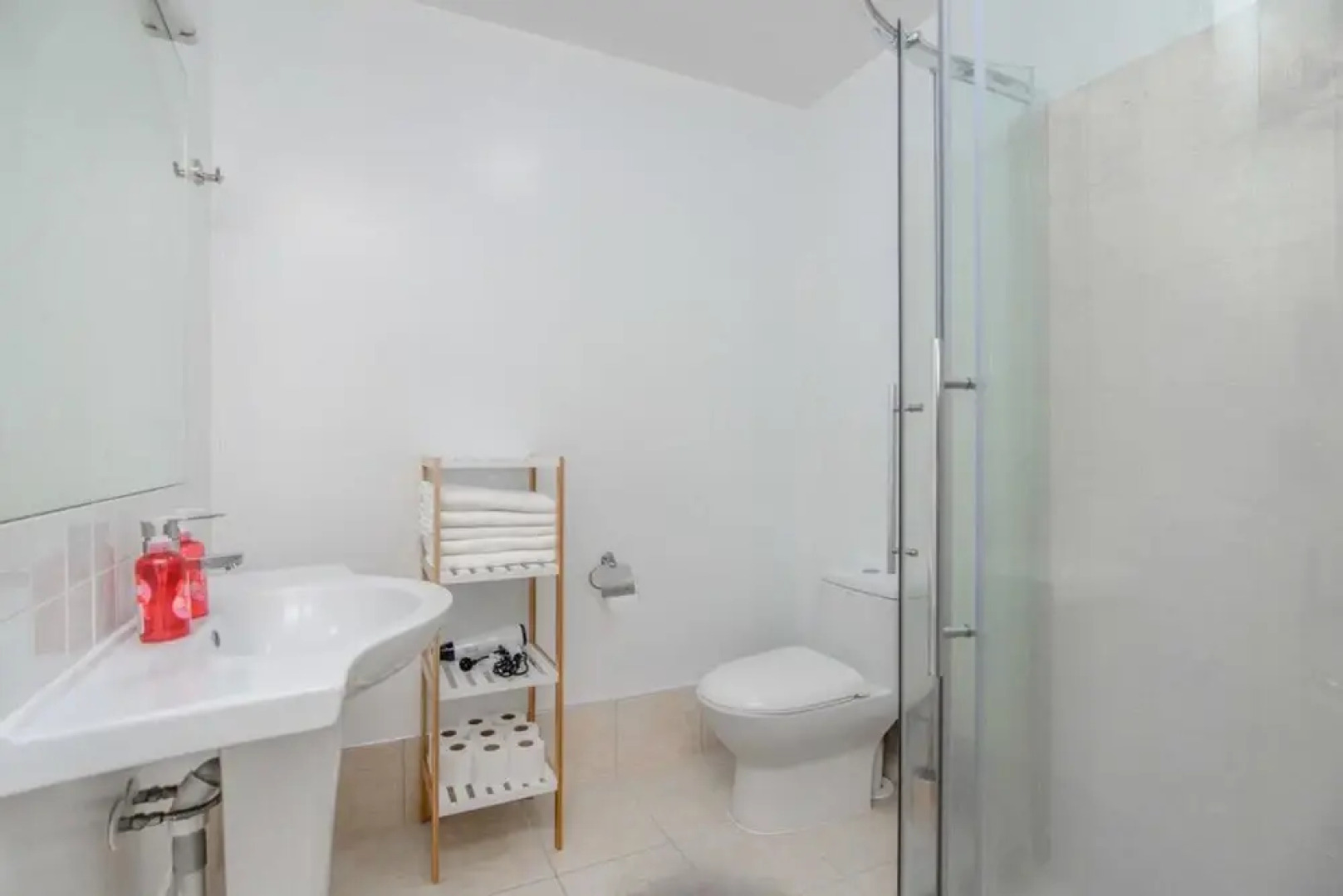 Cozy & Contemporary Apartment