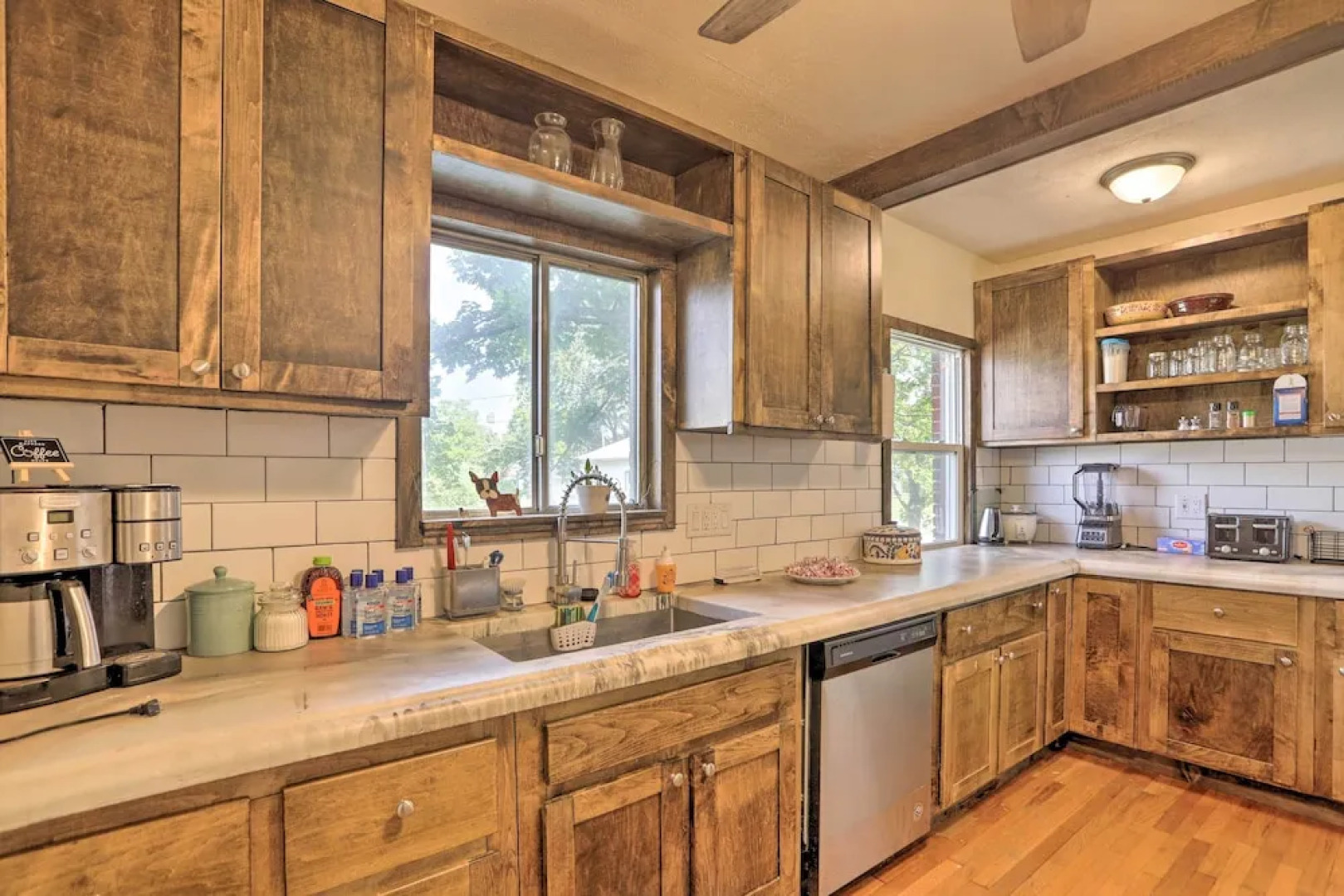 Cleveland Area Home w/ Deck < 10 Mi to Dtwn!