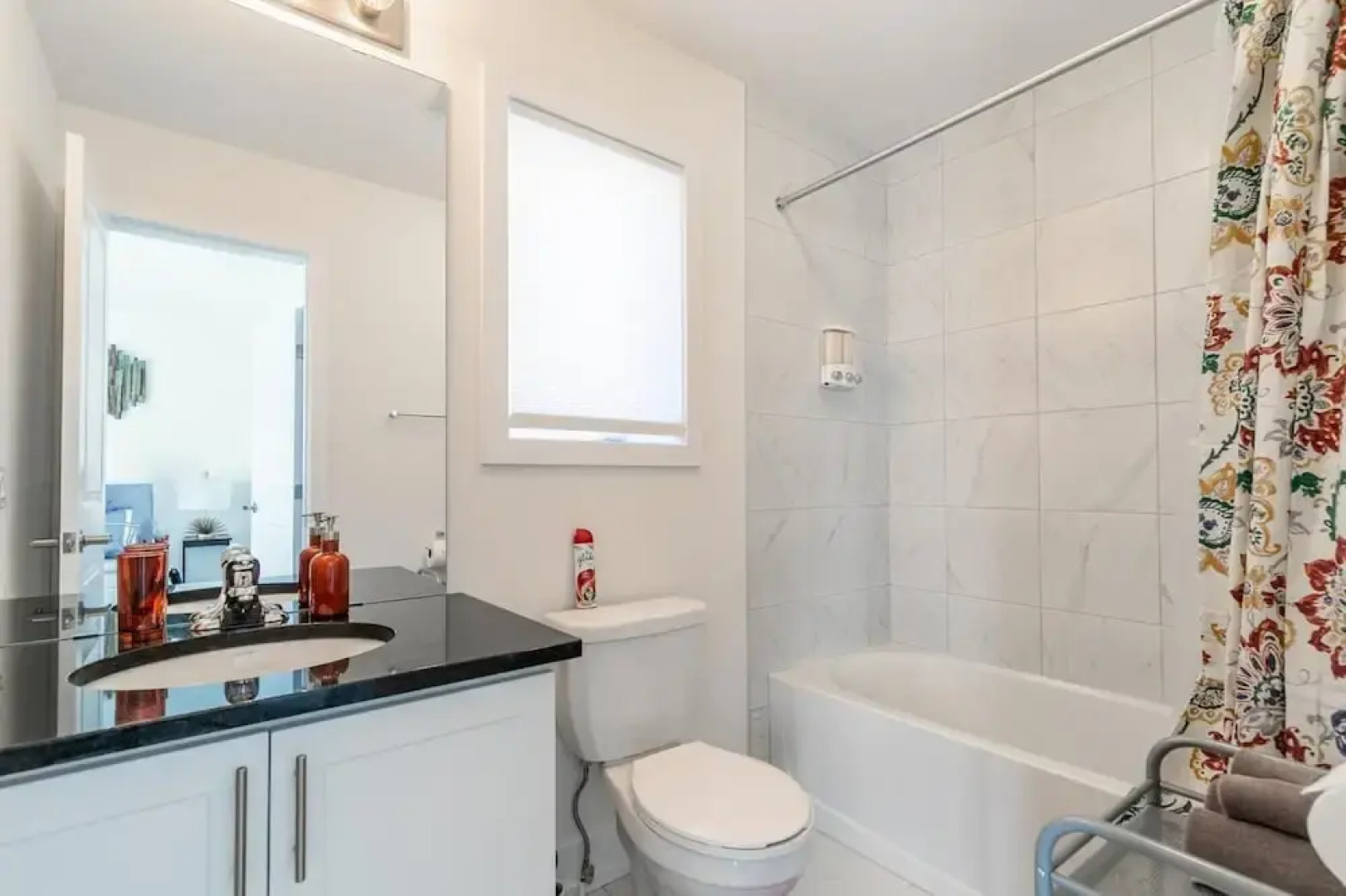 4BR 3BA Townhouse on Lake Ontario Free Parking Gym