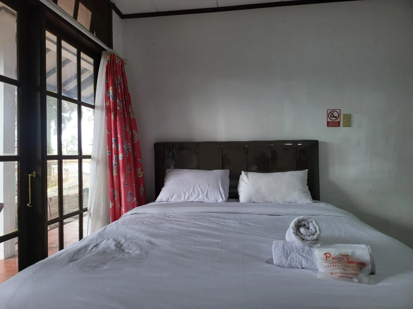 Pandu Lakeside Hotel Tuktuk