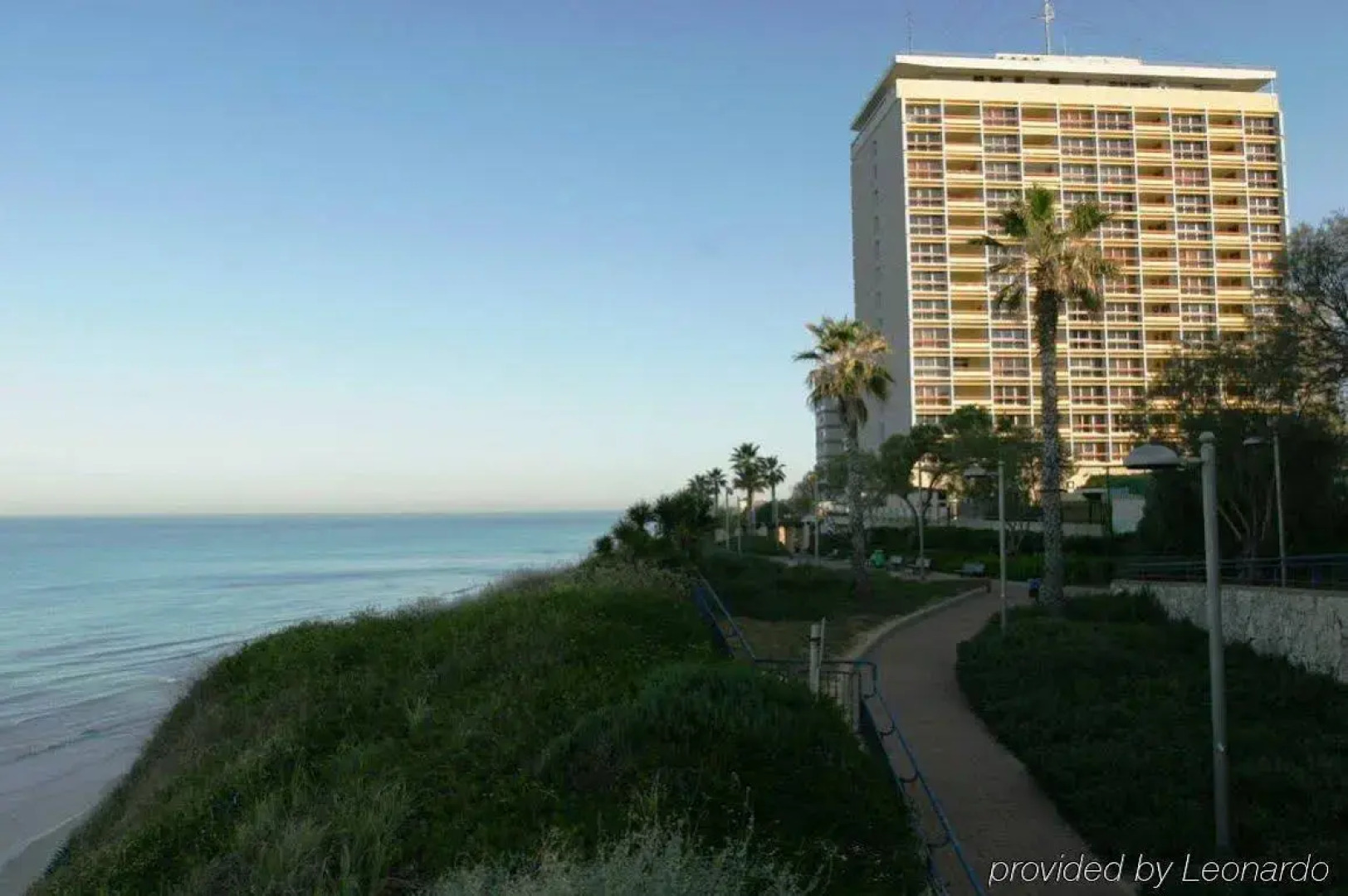 Seasons Hotel - Resort on The Beach