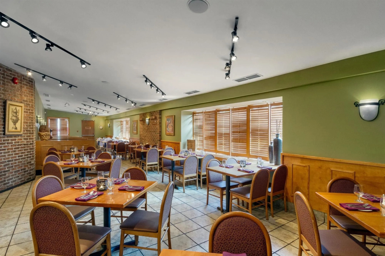Travelodge Kingston LaSalle Hotel
