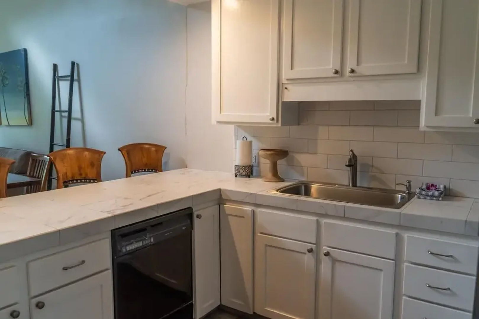 Rare 2 Bedroom + Loft Townhouse on the North Shore