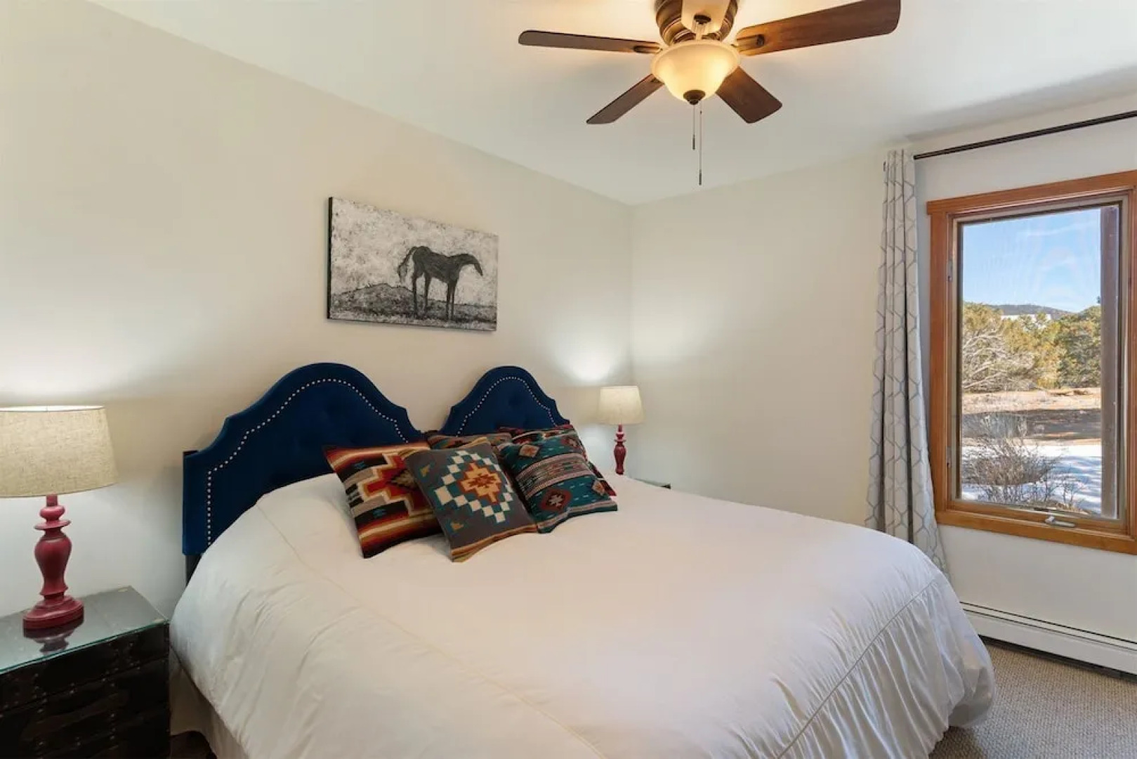 Sunlit Pines - Tucked in the Trees, Private Escape, Easy Drive to Plaza - NEW Listing