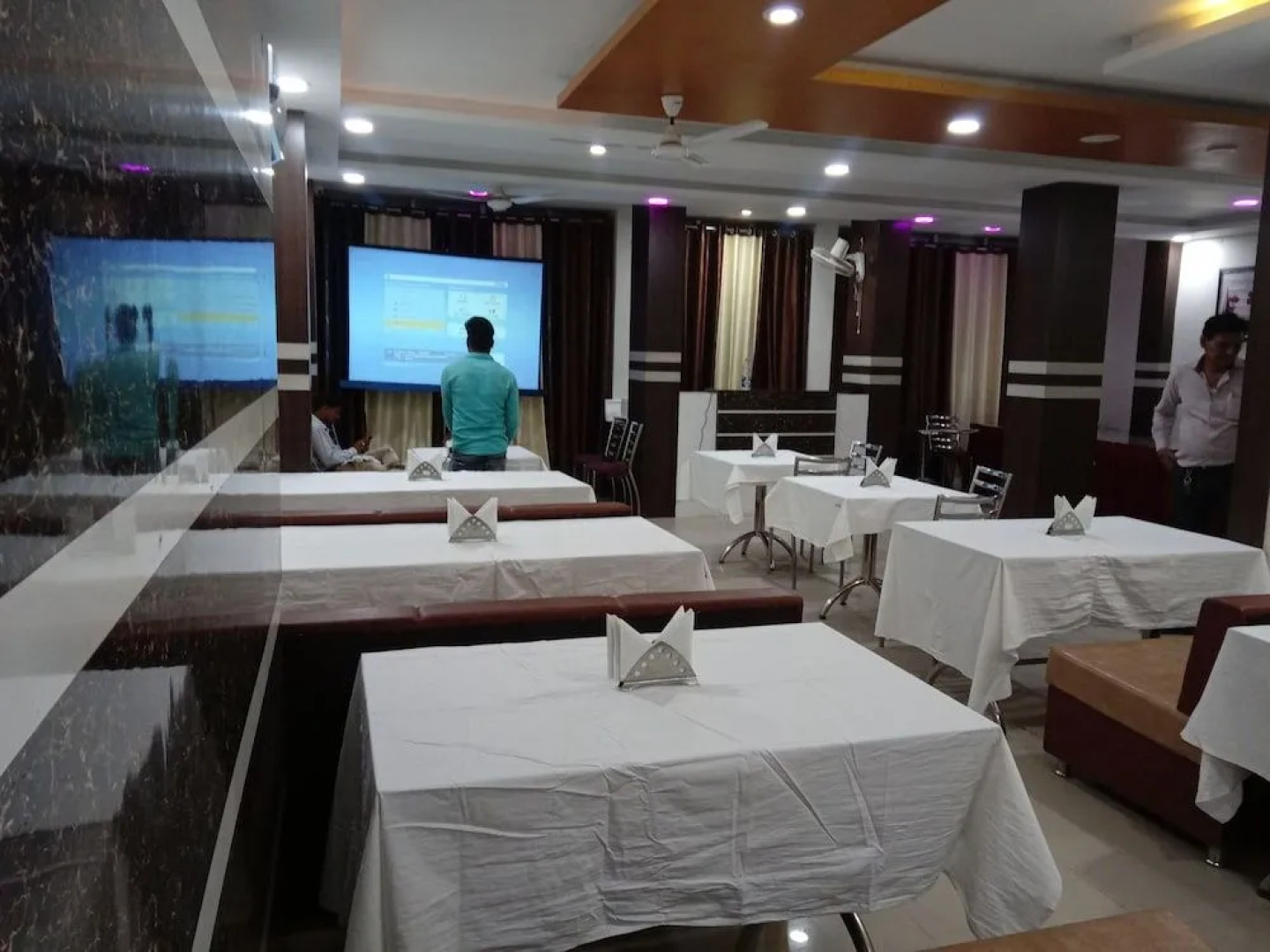 Vinayak Palace Hoshangabad