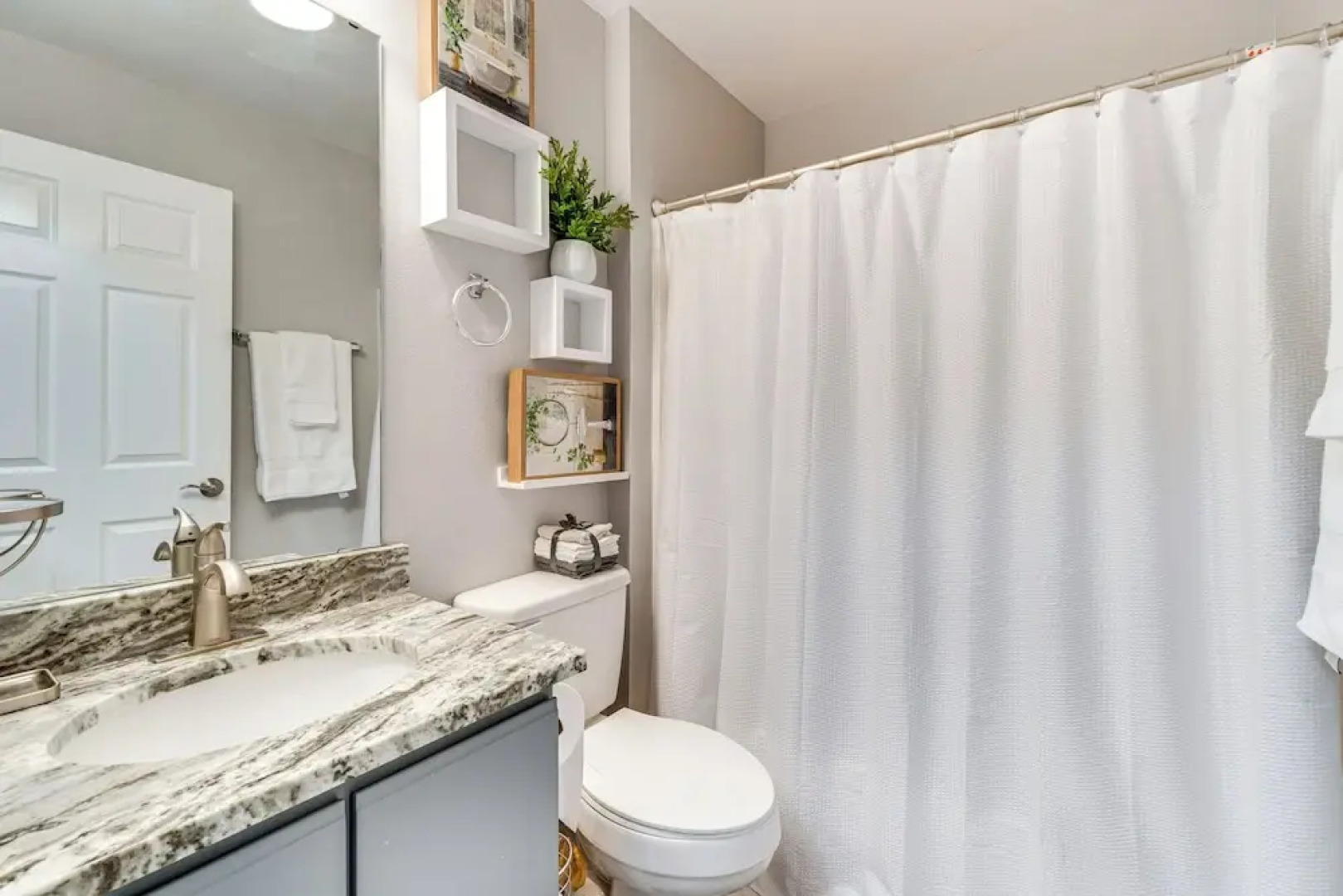 Lovely Florida Retreat w/ Lanai: 5 Mi to Riverwalk