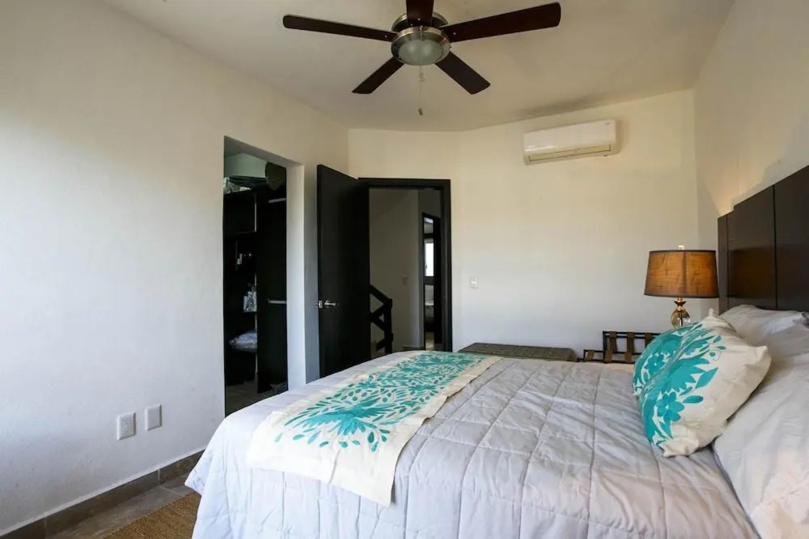 Los Amores 12 3 BR by Casago