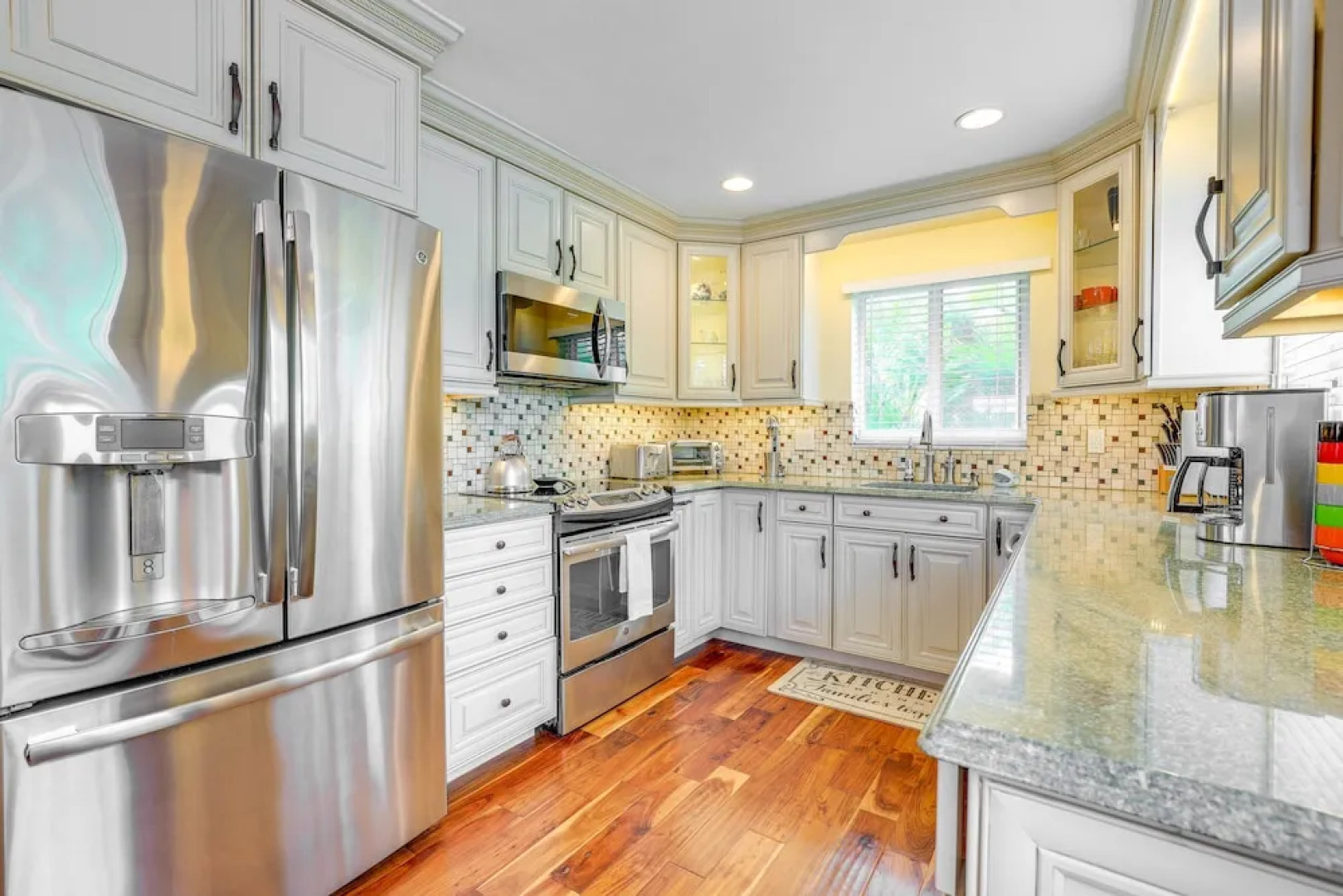 Cozy Singer Island Condo: Walk to Beach & Marina!